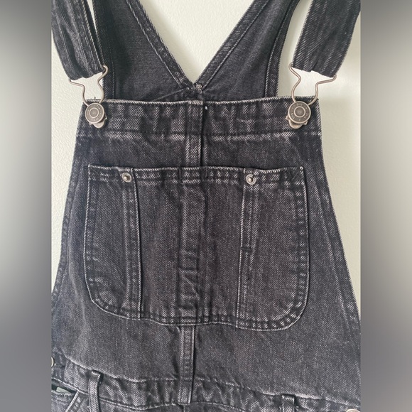 TNA Aritzia Black Denim Shortalls Size XS Adjustable Straps Pockets Summer - Picture 4 of 7
